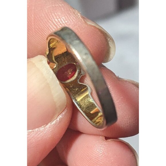 Elegant Gold Tone Ring With Red And Clear Stones Size 7 - Picture 4 of 11